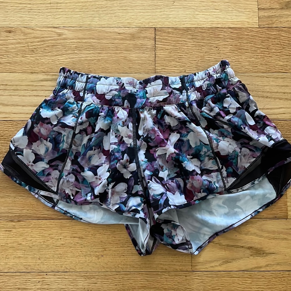 lululemon Hotty Hot, size 6. Worn once.